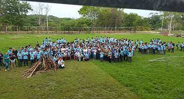 Estudiantes y colaboradores participan en jornada de apoyo comunitario en el Colegio Técnico Profesional de La Fortuna de Bagaces