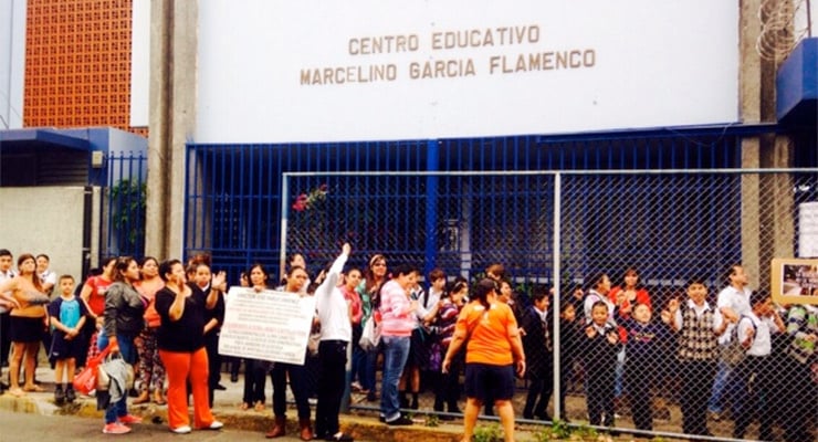 Niños y familias de la Escuela Marcelino García participan en actividad comunitaria para la conformación del club de fútbol