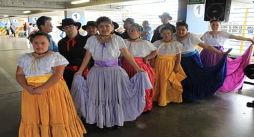 Integrantes del Proyecto Grupo JADE participan en actividad cultural durante la carrera Corramos por Nuestra Salud