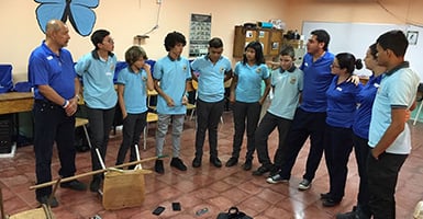 Profesionales del Programa de Acción Social durante jornada de seguimiento comunitario a comunidades afectadas por el huracán Otto