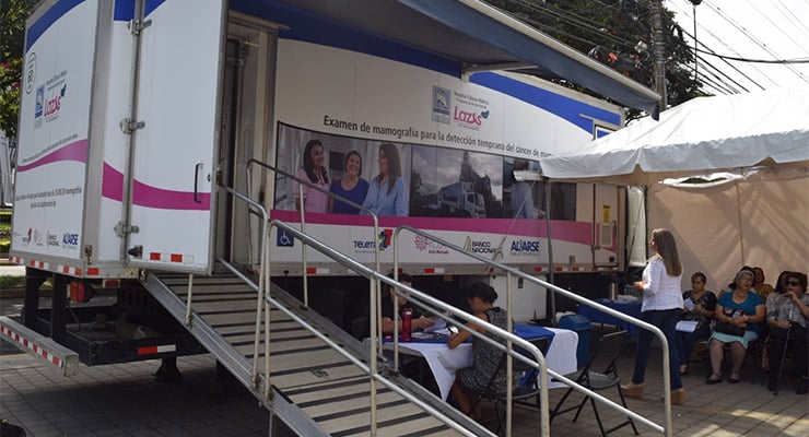 Unidad Móvil Lazos brinda mamografías durante campaña de detección temprana del cáncer de mama en Teletica Canal 7